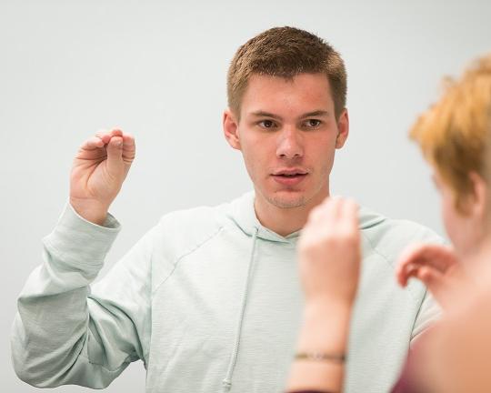 Hearing, male student learns letter O